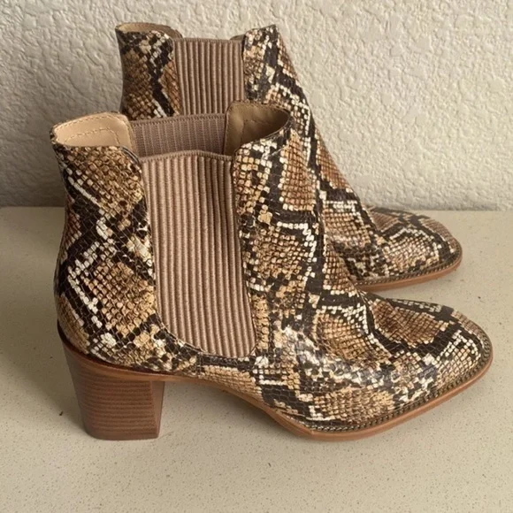 Women’s Vince Camuto Jentilly Block Heel Snake Print Chelsea Booties Size 7 - Picture 2 of 7